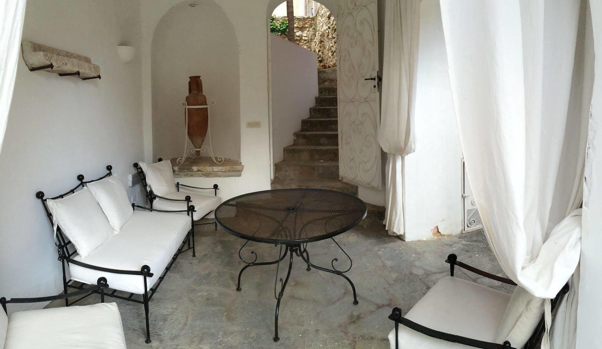 Capri Villa Bismarck Exterior photo
